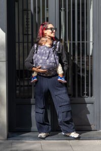 Huggy Plus Toddler Size Carrier - Dandelion Mist