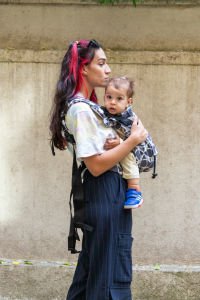 Huggy Plus Toddler Size Carrier - Marble Mist