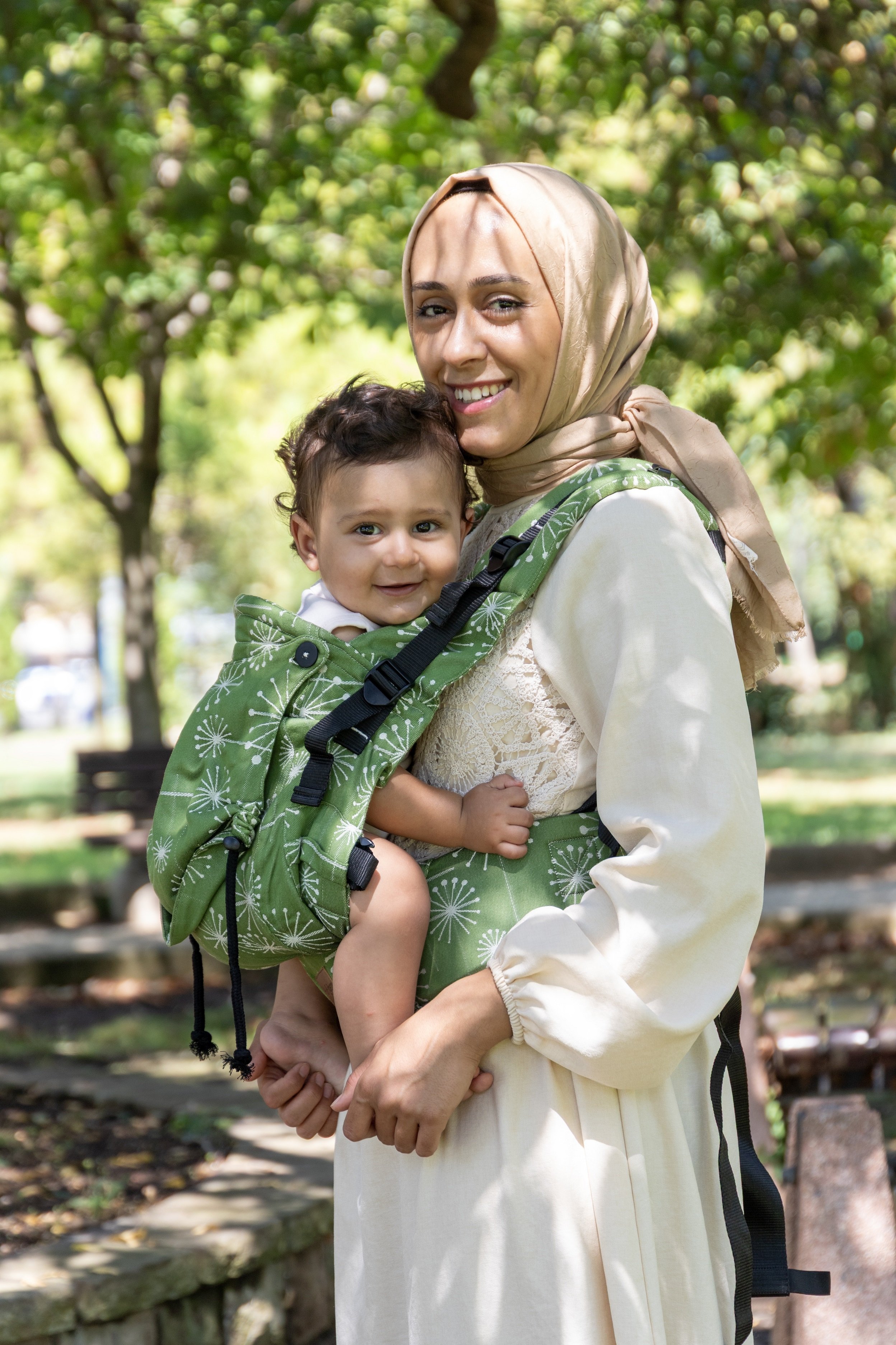 Huggy Plus Toddler Size Carrier - Dandelion Cedar