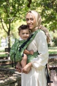 Huggy Plus Toddler Size Carrier - Dandelion Cedar